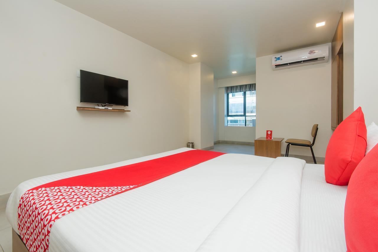 Oyo 13857 Hotel Imperial Umele Екстер'єр фото