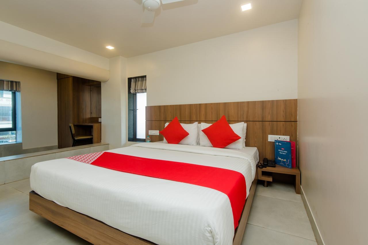 Oyo 13857 Hotel Imperial Umele Екстер'єр фото