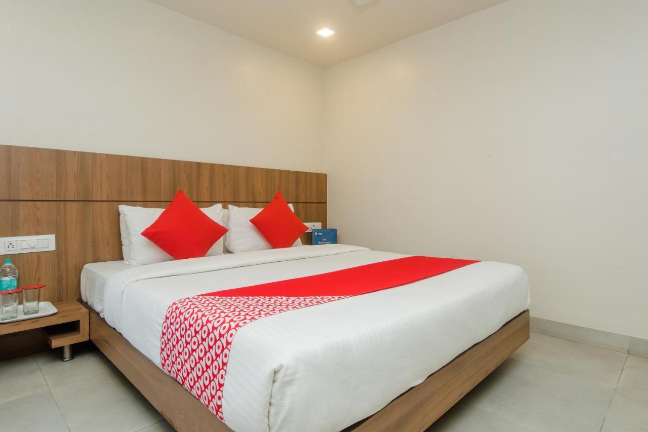 Oyo 13857 Hotel Imperial Umele Екстер'єр фото