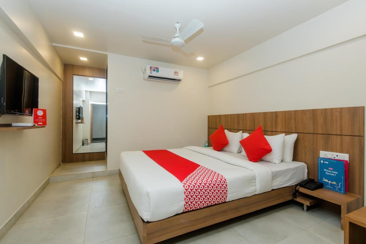 Oyo 13857 Hotel Imperial Umele Екстер'єр фото